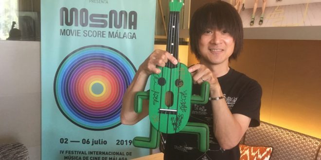 Yasunori Mitsuda MOSMA 2019 con un Ukelele de Cactilio